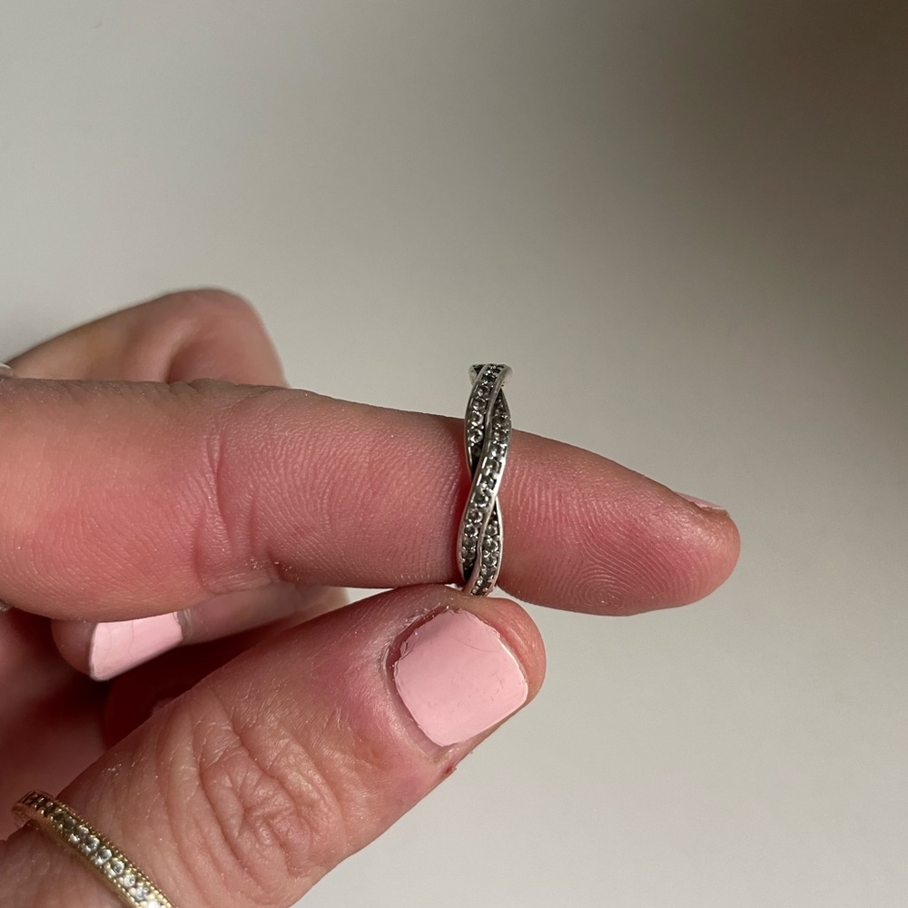 Elegant Silver Twisted Band Ring